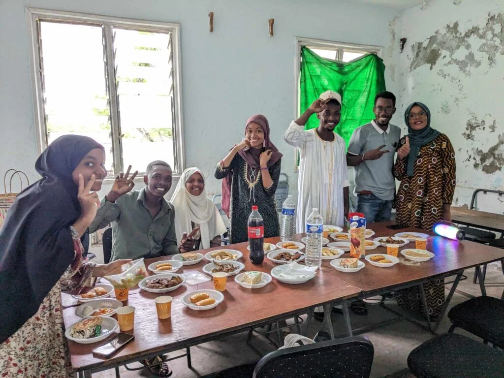 Jen Noone enjoys a meal with participants